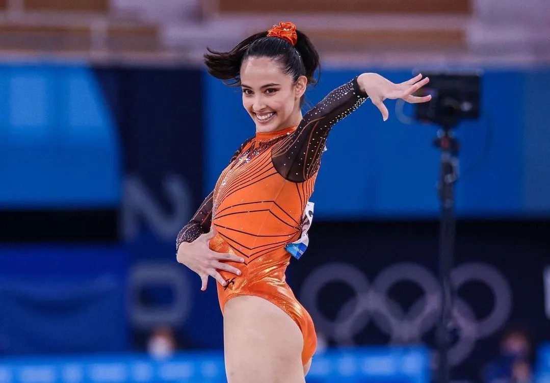 6次全明星、5次最佳阵容，扣篮高手，巅峰期兼具组织能力。