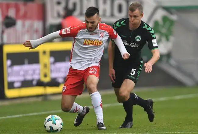 显得更为沉 显得更为沉