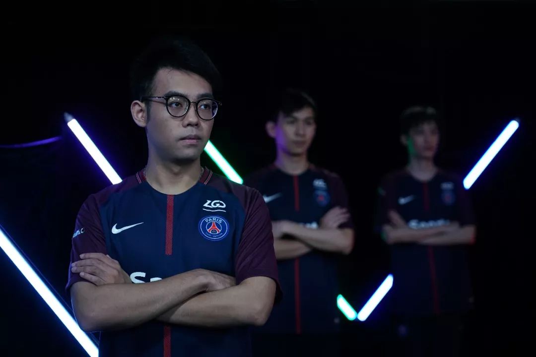 门将出球避